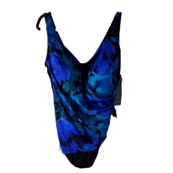 Other - 🍁New with tags Plus Size Swimsuit Size 26
